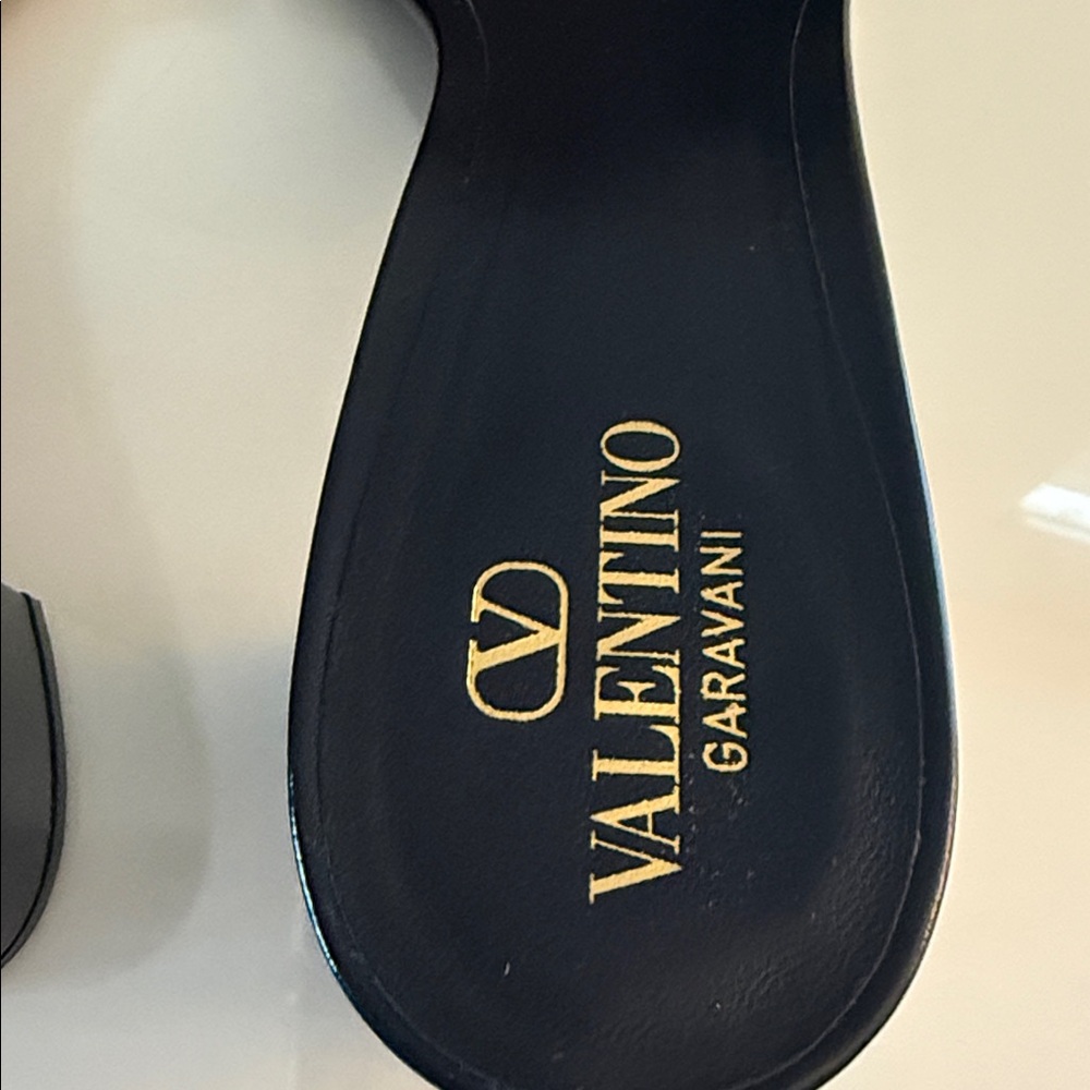 🔥Valentino Garavani Vlogo Cut-Out Slide Sandal In Calfskin 60MM🔥 - Picture 12 of 12